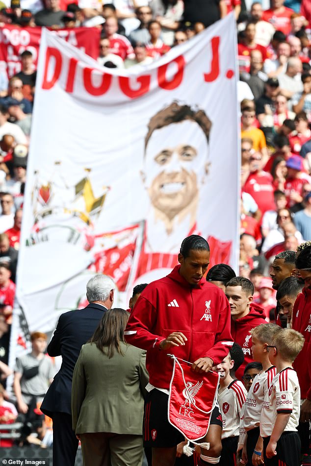 Virgil van Dijk stressed that Liverpool fans and players must be united this season in the wake of the tragic passing of Diogo Jota