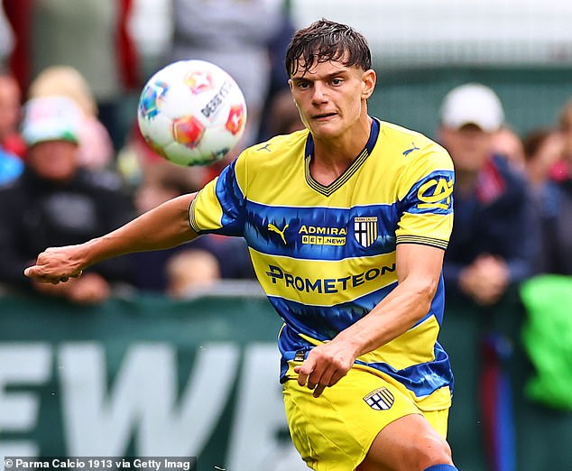 Liverpool are closing in on an agreement for Parma and Italy youth defender Giovanni Leoni