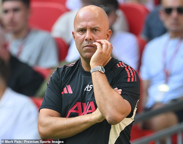 Arne Slot has tipped Chelsea to challenge for the Premier League title this season after revealing that they were his pick for the championship last term