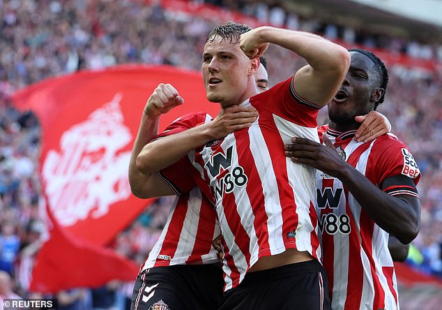 Promotion heroes Eliezer Mayenda and Dan Ballard each produced thumping second-half headers to send Sunderland supporters into dreamland