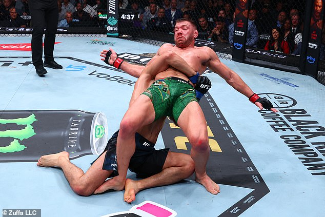 Dricus Du Plessis was dominated by Khamzat Chimaev (bottom) over five rounds