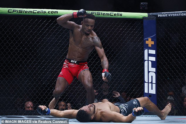 Lerone Murphy delivered a stunning spinning elbow to knockout his opponent Aaron Pico