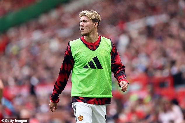 Napoli are stepping up talks with Manchester United striker Rasmus Hojlund over a possible move