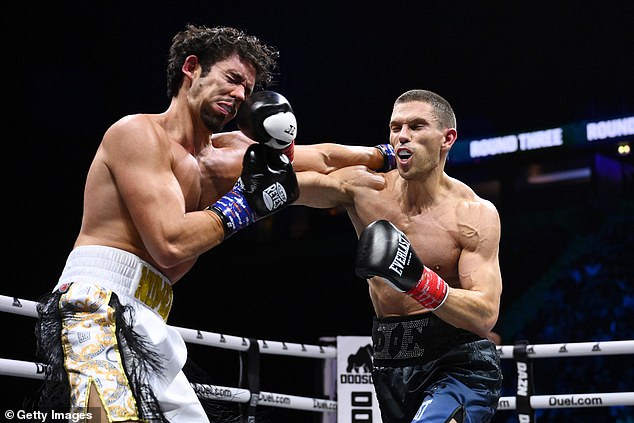Joey Essex (right) made his MisFits Boxing debut on Saturday against prankster Numeiro (left)