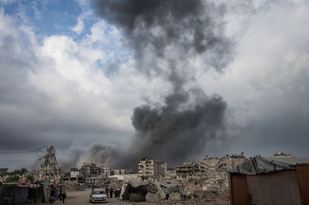 Israeli warplanes and tanks pound Gaza City