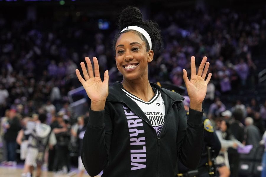 WNBA: Connecticut Sun at Golden State Valkyries