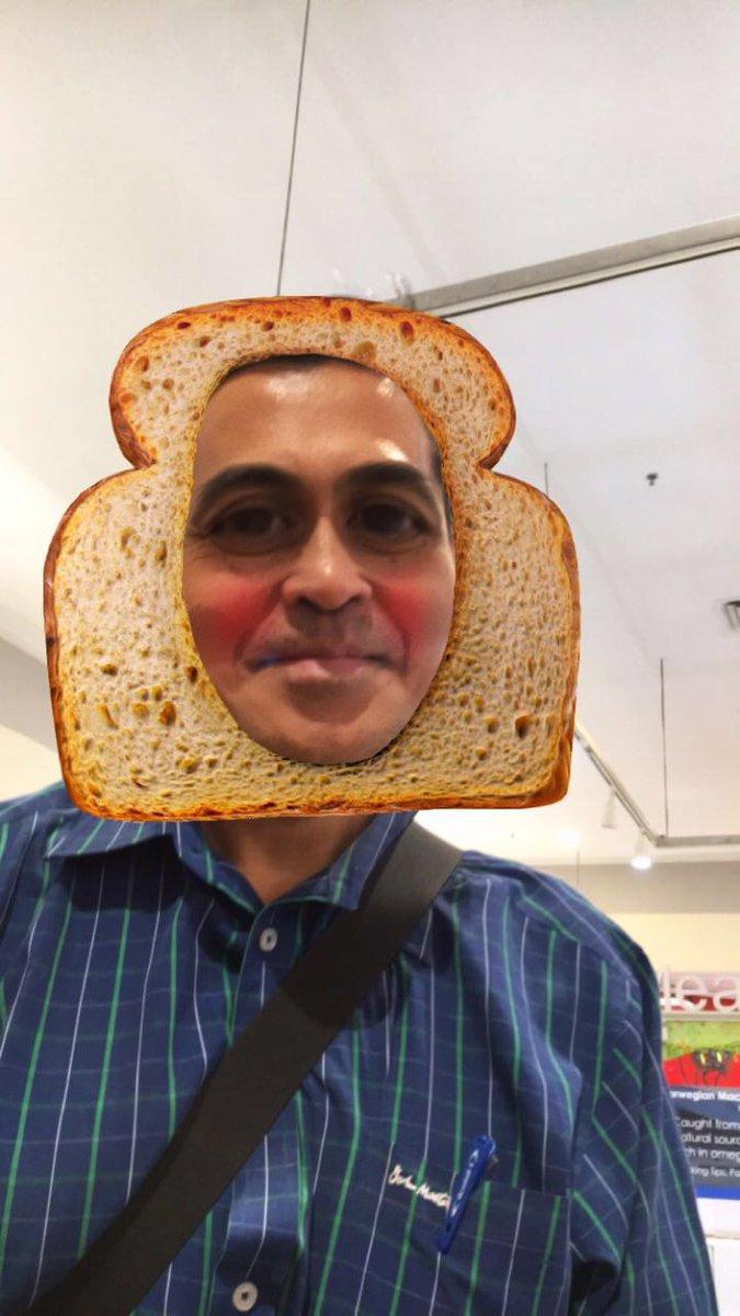 Dad using Bread filter "source":https://twitter.com/Aqil_2305/status/749470778542858242/photo/1?ref_src=twsrc%5Etfw