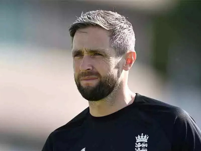 woakes weighs rehab against surgery