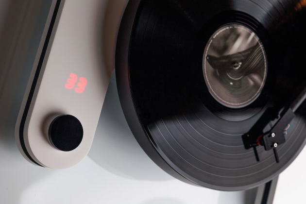 Luphonic H2 turntable with puck