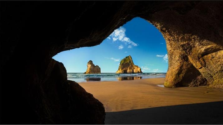 The default lock screen wallpaper for Windows 10. It is a photo of the beach taken by Steve McCurry.