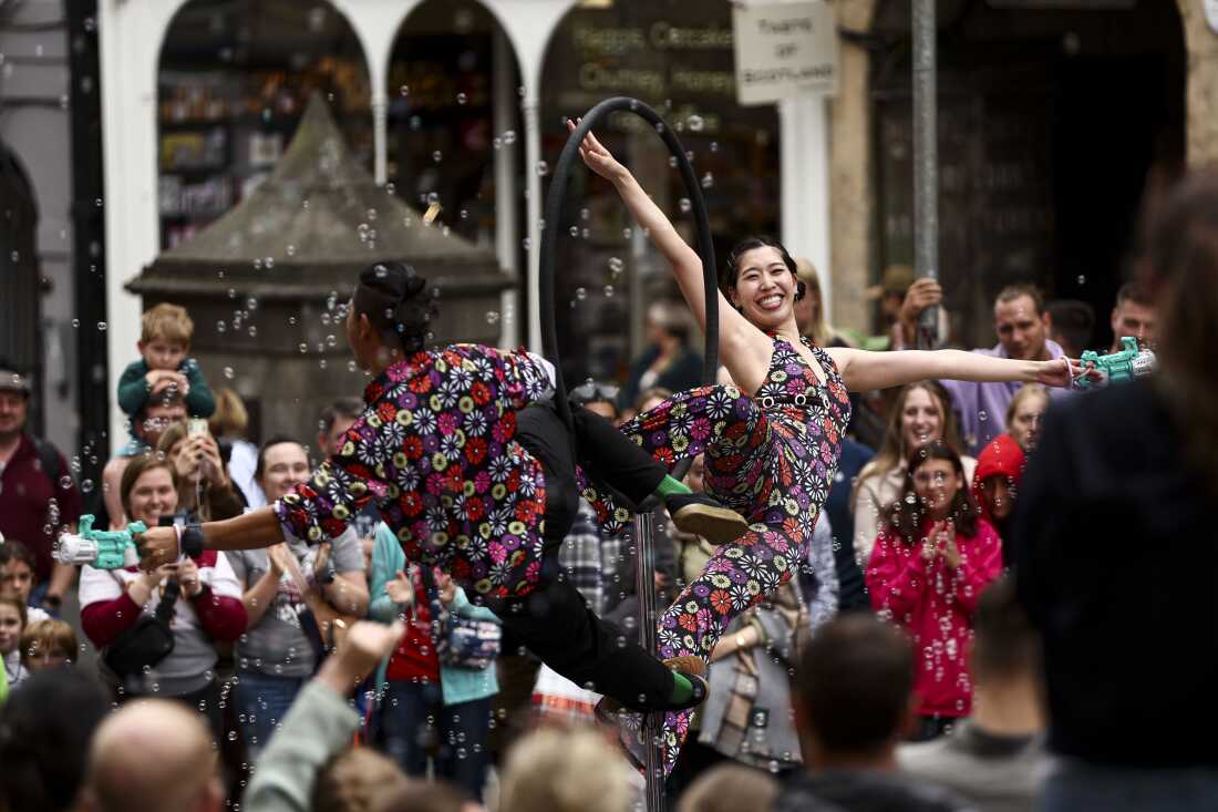 Street performers entertain passersby on the Royal Mile as crowds of entertainers and festival-goers gather for the Edinburgh Festival Fringe and Edinburgh International Festival in Edinburgh, Scotland, on Aug. 1, 2025. The Fringe, one of the world