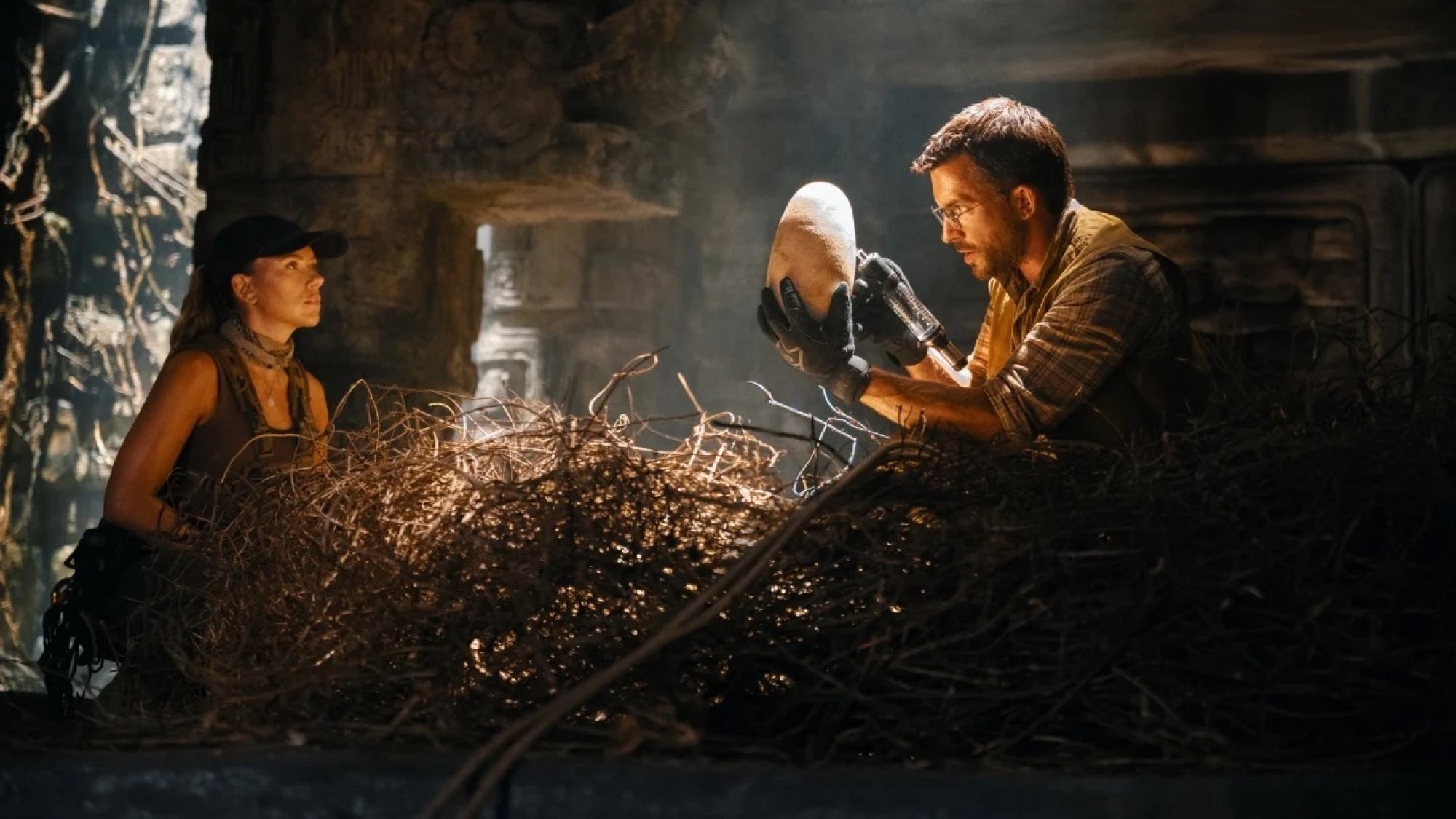 Jonathan Bailey and Scarlett Johansson in