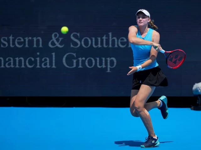 elena rybakina returns a shot against aryna sabalenka during the cincinnati open photo aaron doster reuters