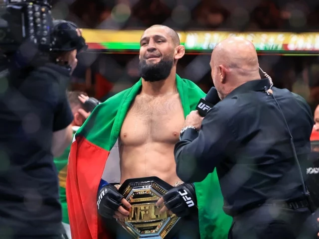 dominating khamzat chimaev eased pass dricus du plessis to claim the ufc middleweight championship photo afp