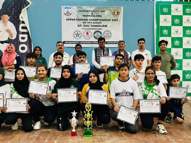 sepaktakraw players at the prize distribution ceremony of the independence day championship at sindh agriculture university photo sindh sepaktakraw