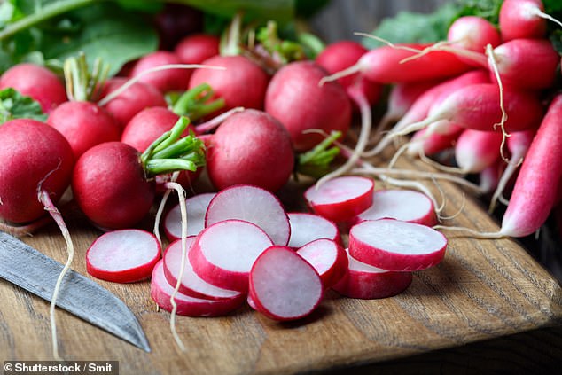 Using radishes, the researchers demonstrated how nanoplastics – some measuring as little as one millionth of a centimetre in diameter – can enter the roots
