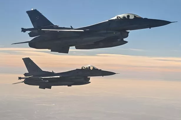 An image of two fighter jets in the sky.