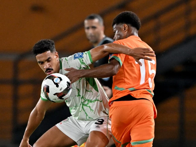 burundi s forward 03 marco weymans l fights for the ball with ivory coast s midfielder 15 amad diallo r during the fifa world cup 2026 group f african qualification football match photo afp