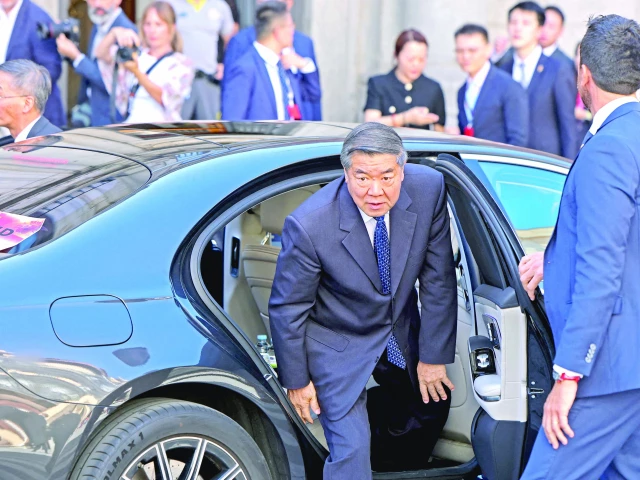 chinese vice premier he lifeng arrives for trade talks with us secretary of the treasury scott bessent at the foreign ministry in madrid photo afp