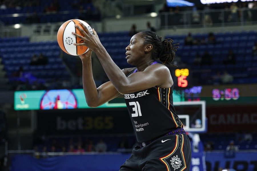 WNBA: Connecticut Sun at Chicago Sky