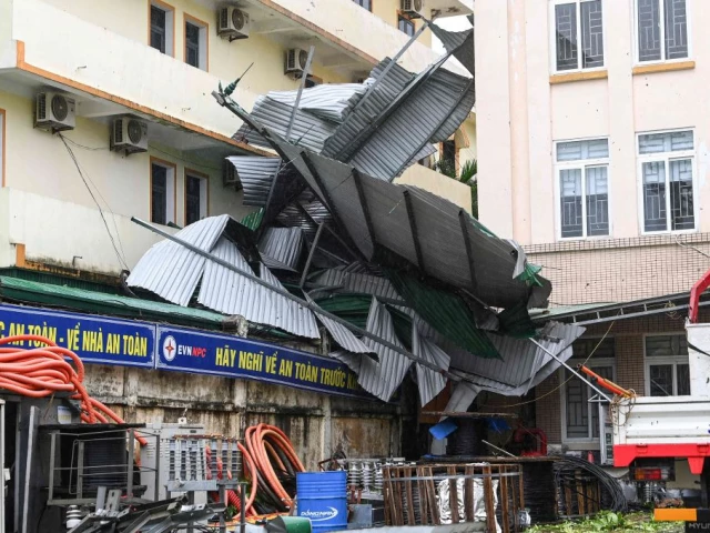 this picture shows a corrugated iron roof blown off after typhoon bualoi made a landfall in nghe an province on september 29 2025 vietnam said it evacuated almost 30 000 residents from coastal areas on september 28 as typhoon bualoi hit the country s steel producing central belt photo afp