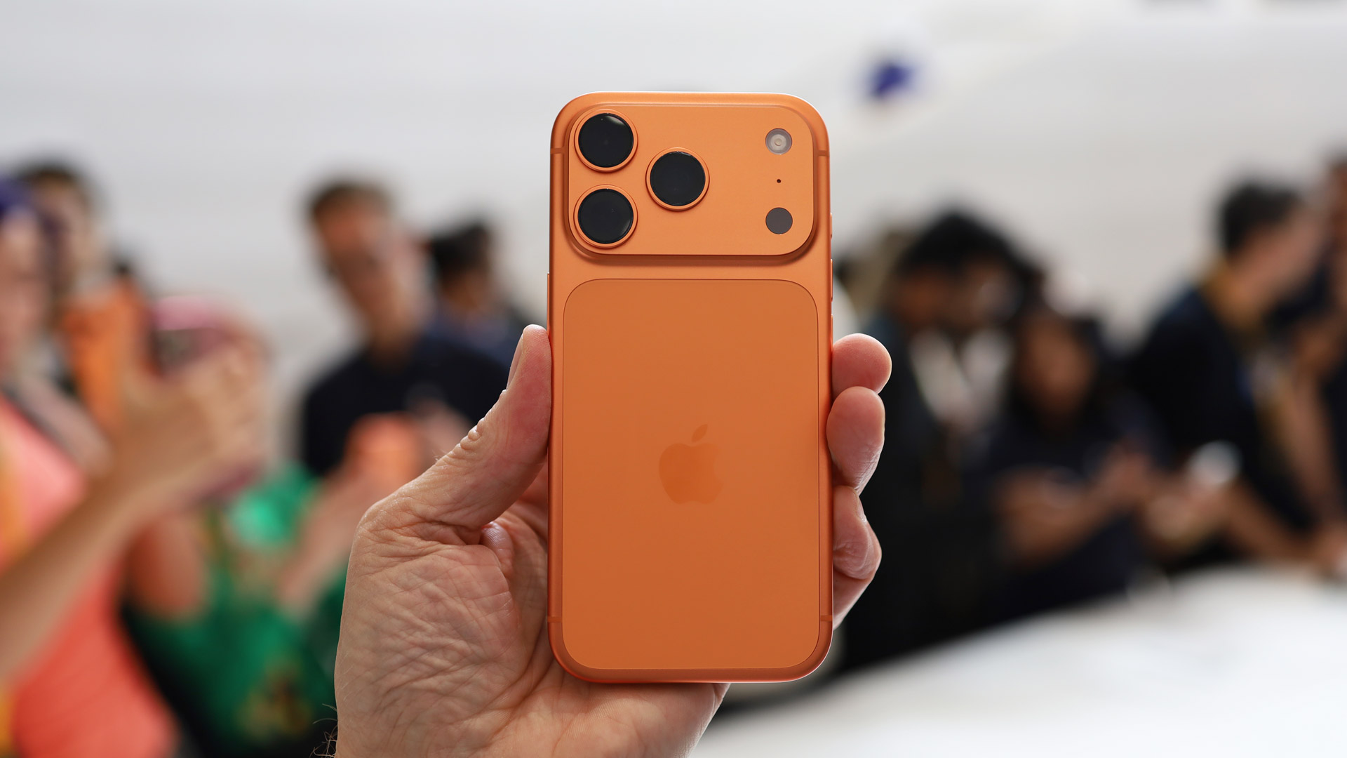 Apple iPhone 17 Pro HANDS ON