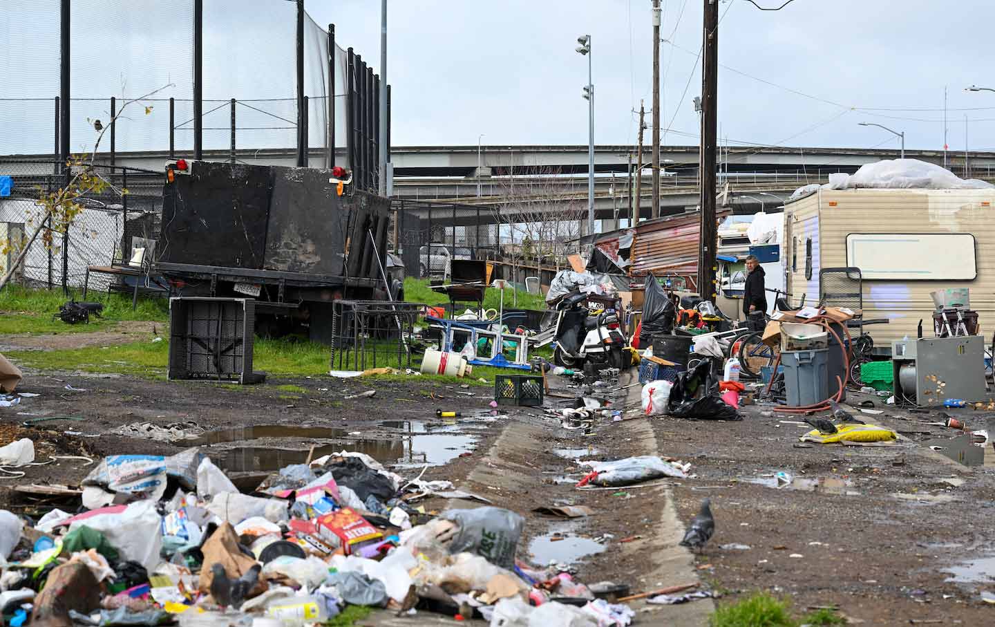 Oakland federal judge rules city can clear Wood St.