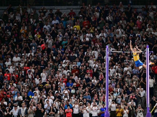 gold medallist armand duplantis competes in the men s pole vault final during the world athletics championships in tokyo photo afp