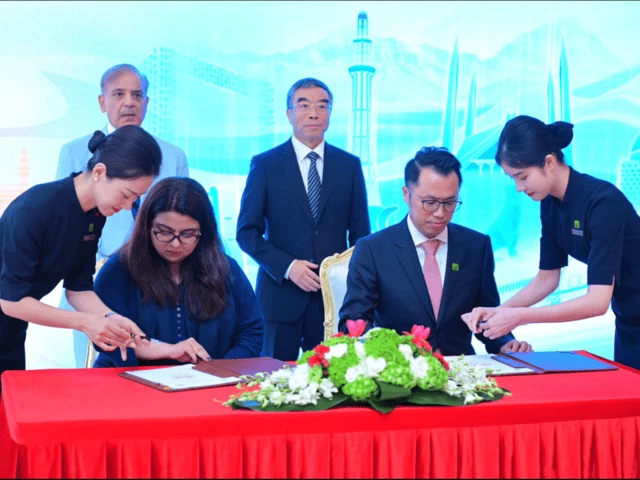 shenzhen prime minister muhammad shehbaz sharif witnesses the signing of a framework agreement between the ministry of information technology of the government of pakistan and huawei source x com govtofpakistan