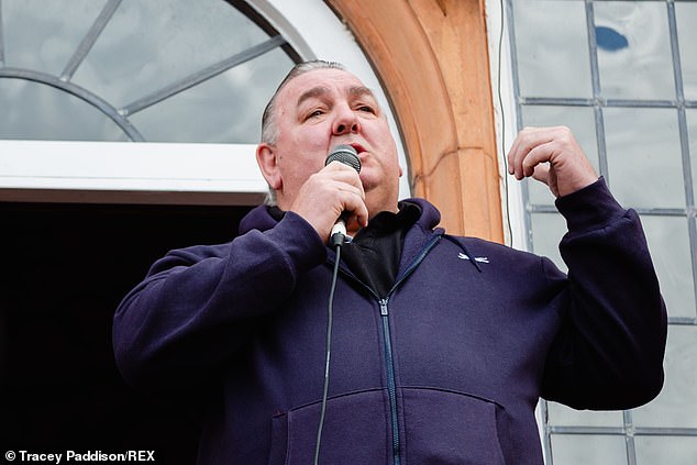 Goalkeeping legend Neville Southall backs the Welsh Independence movement
