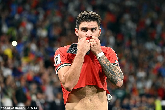 Ruben Neves kissed Diogo Jota