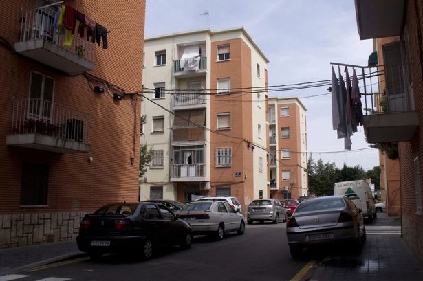 The apartment building where the man lived is six storeys high and located on Luis Fenollet Street in Valencia’s La Fuensanta neighbourhood
