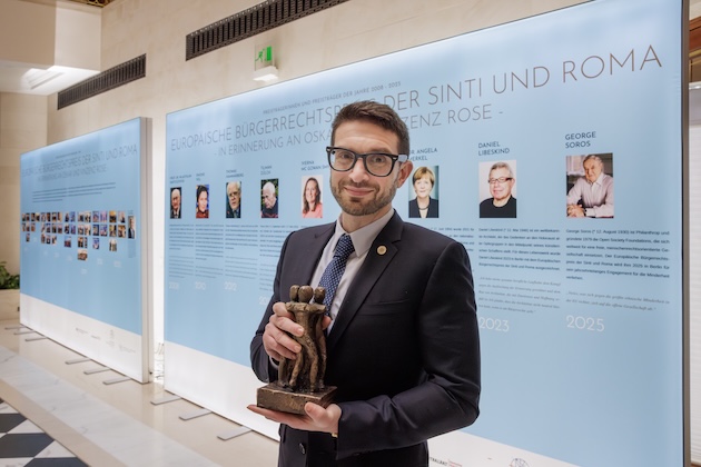 Alexander Soros accepts the European Civil Rights Prize of the Sinti and Roma on behalf of his father, George.