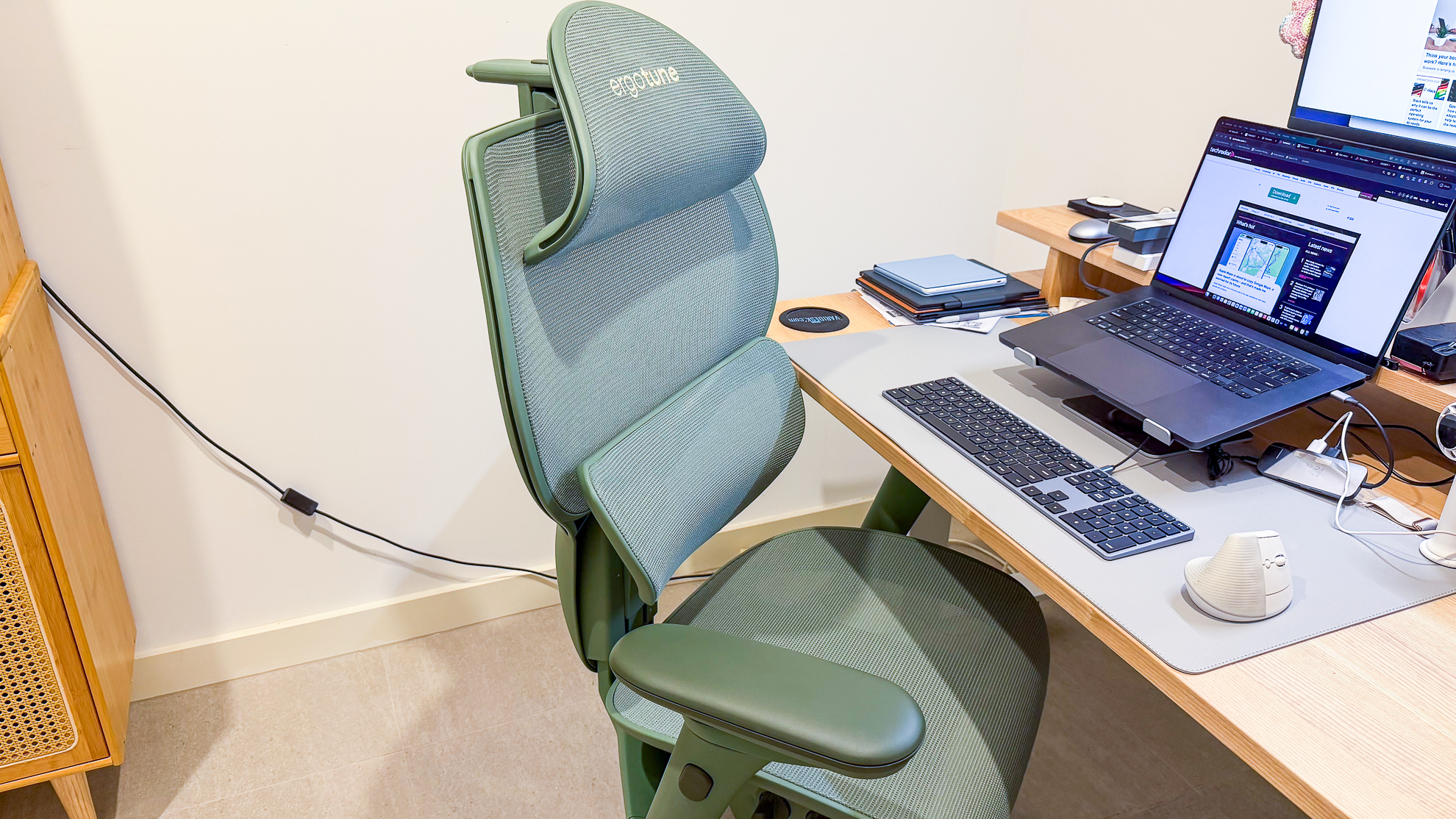 ErgoTune Vesby office chair at a desk