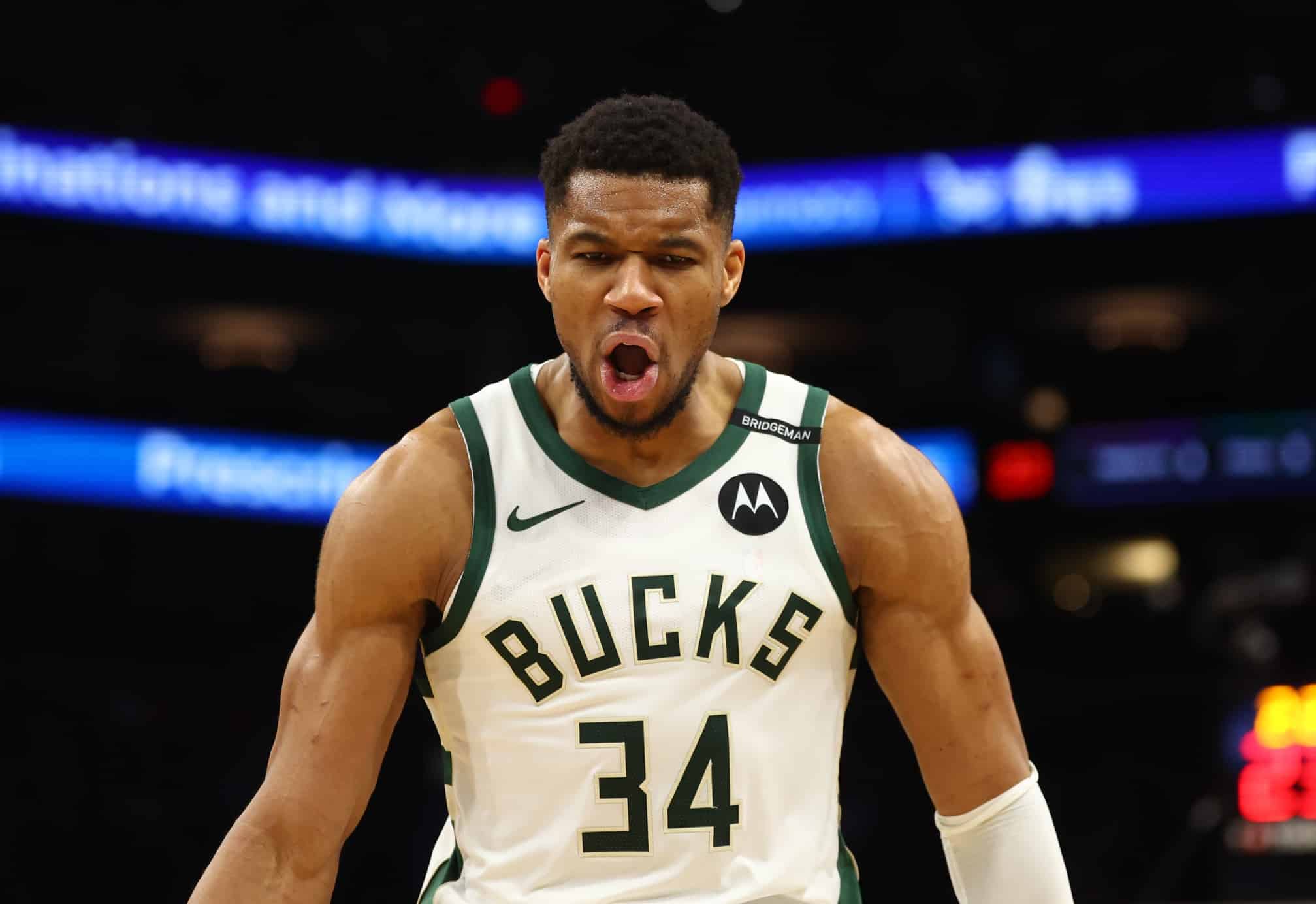 Giannis opens the season in style as Bucks wins Wizards