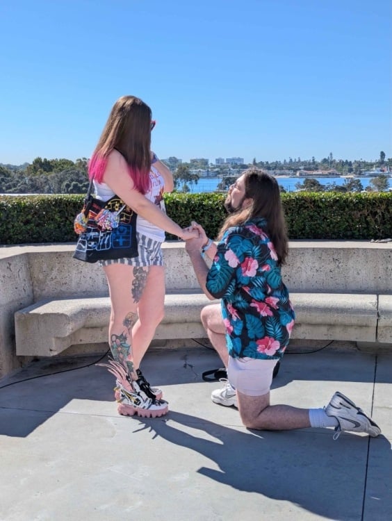 Two VTubers get engaged at TwitchCon 2025.