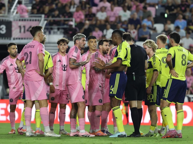 inter miami cf lionel messi argues with referee filip dujic during the 2025 mls cup playoff match between inter miami cf and nashville sc at chase stadium on october 24 2025 in fort lauderdale florida photo afp