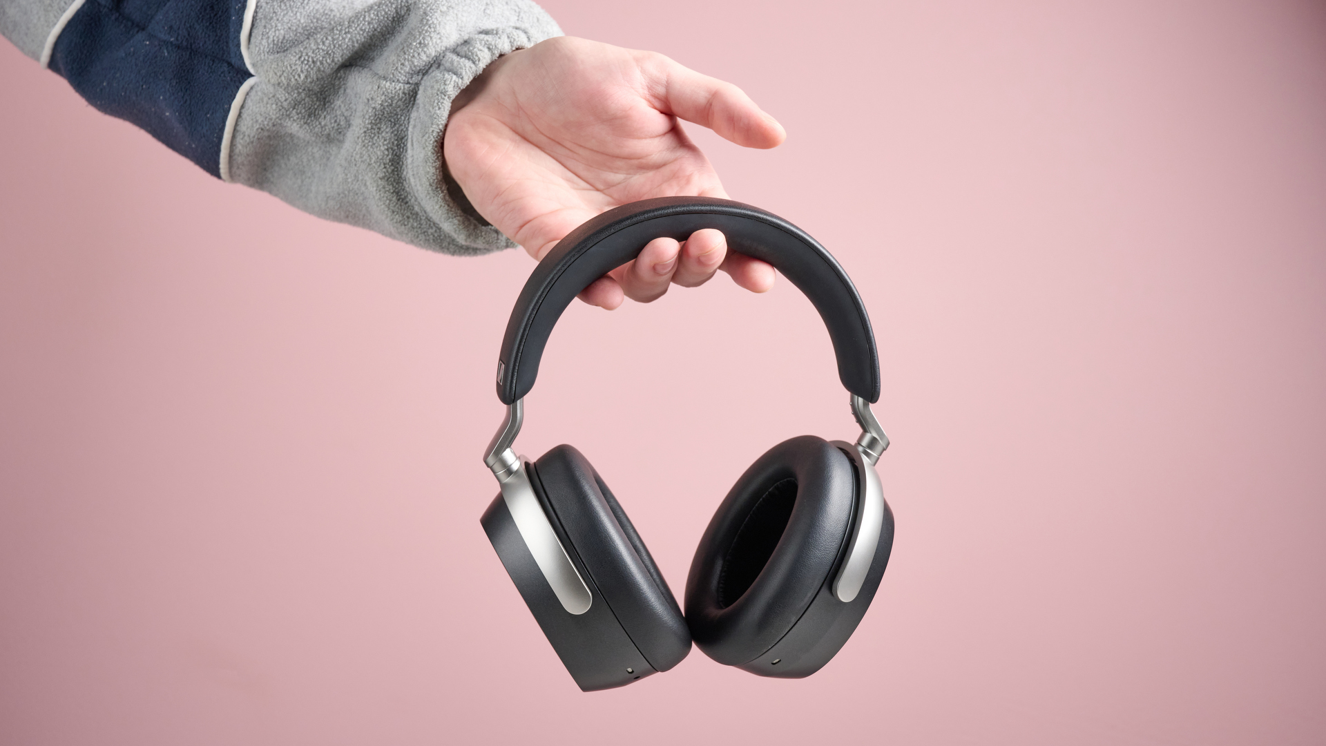 Sennheiser HDB 630 in someone's hand