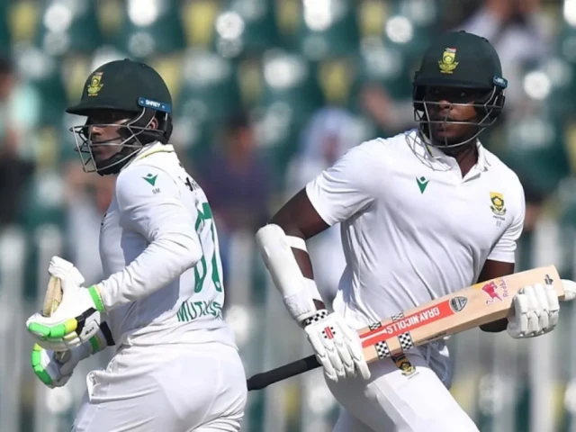 kagiso rabada and senuran muthusamy added 98 runs for the last wicket photo afp