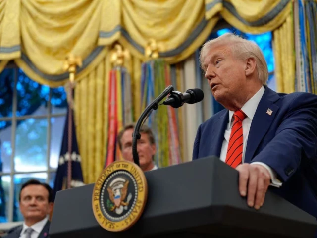 trump has also ordered the freezing of at least 28 billion in infrastructure funds for new york california and illinois all home to sizable populations of democratic voters and critics of the administration photo reuters