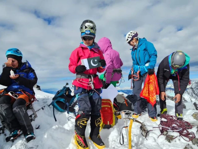 amina hanif and siddiqa hanif from baltistan represented pakistan and hoisted the national flag on the summit of yalung ri photo alpine club of pakistan